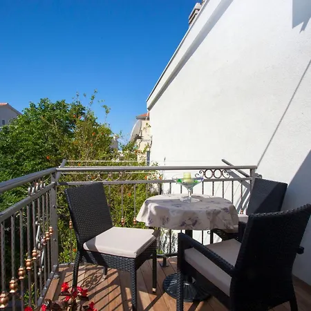 In Bidol Mit Eigenem Balkon By Interhome דירה מאקרסקה