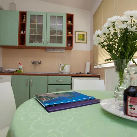 In Bidol Mit Eigenem Balkon By Interhome Appartamento Makarska